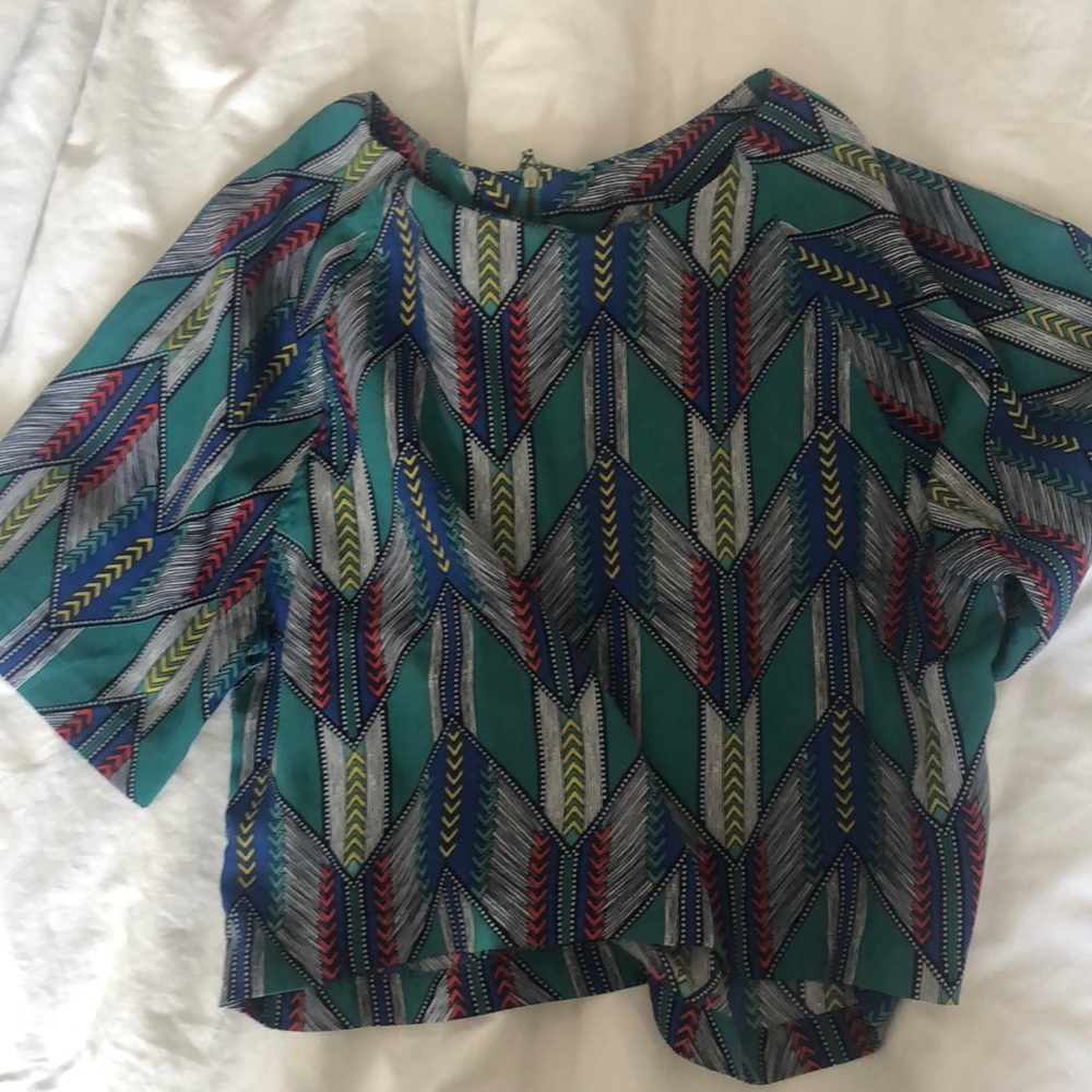 Fun & Flirt brand green colored vintages arrowed crop top wit flary sleeves